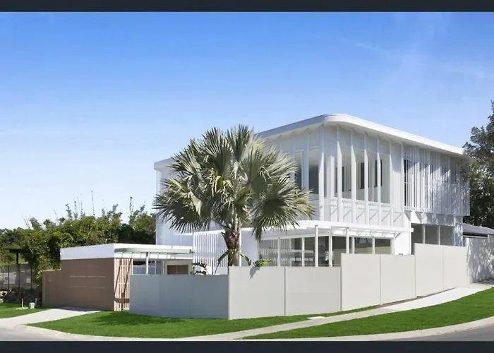 Luxury Mermaid Waters Holiday Home Gold Coast